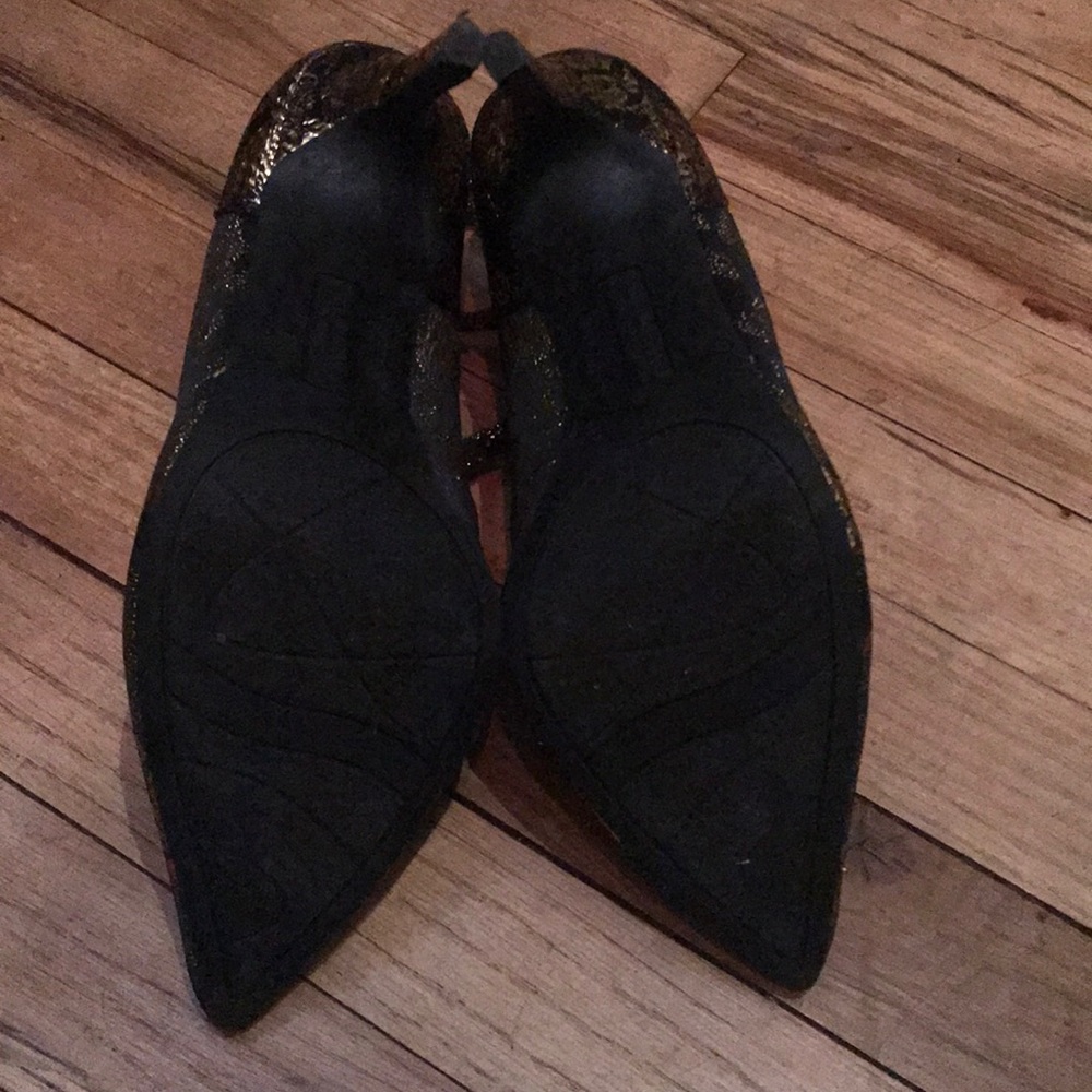 Shoes - Picture 4 of 5